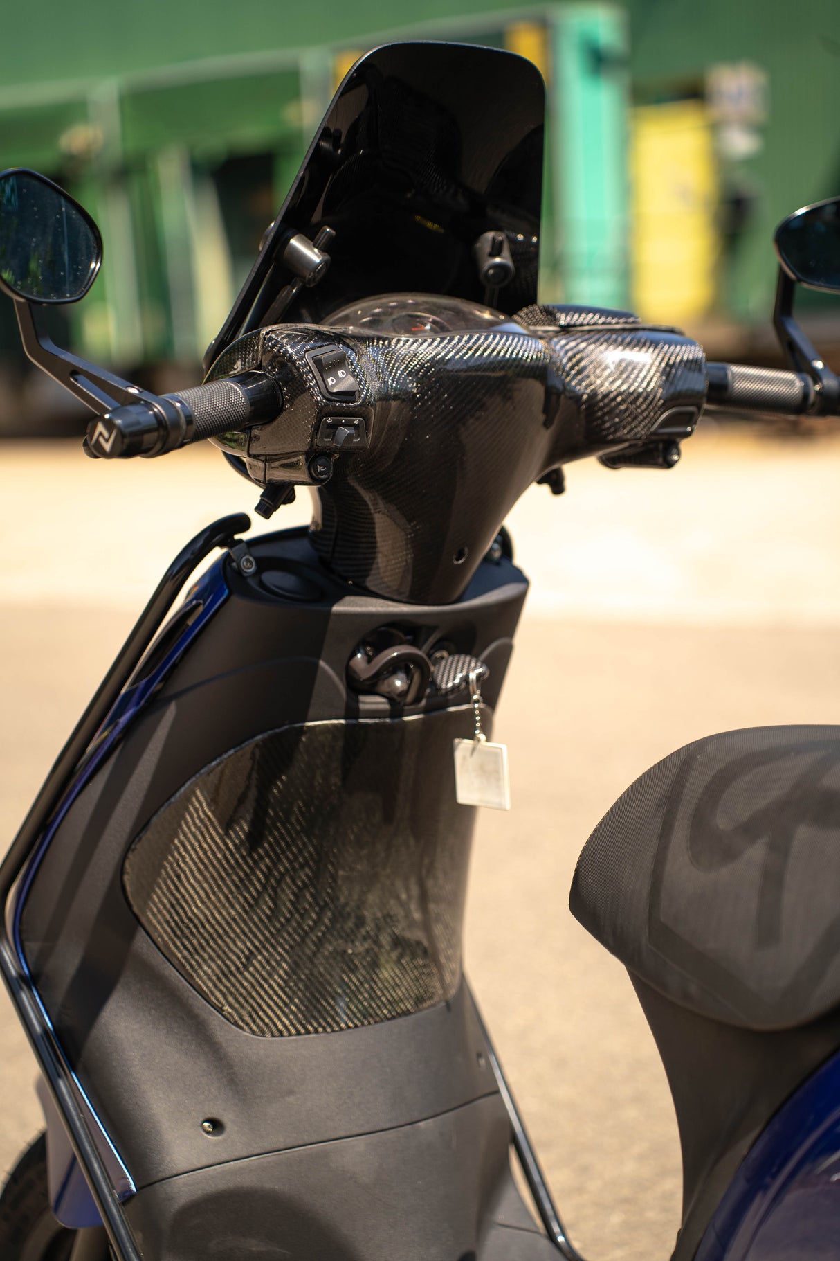 Beenschildklep Carbon Piaggio Zip