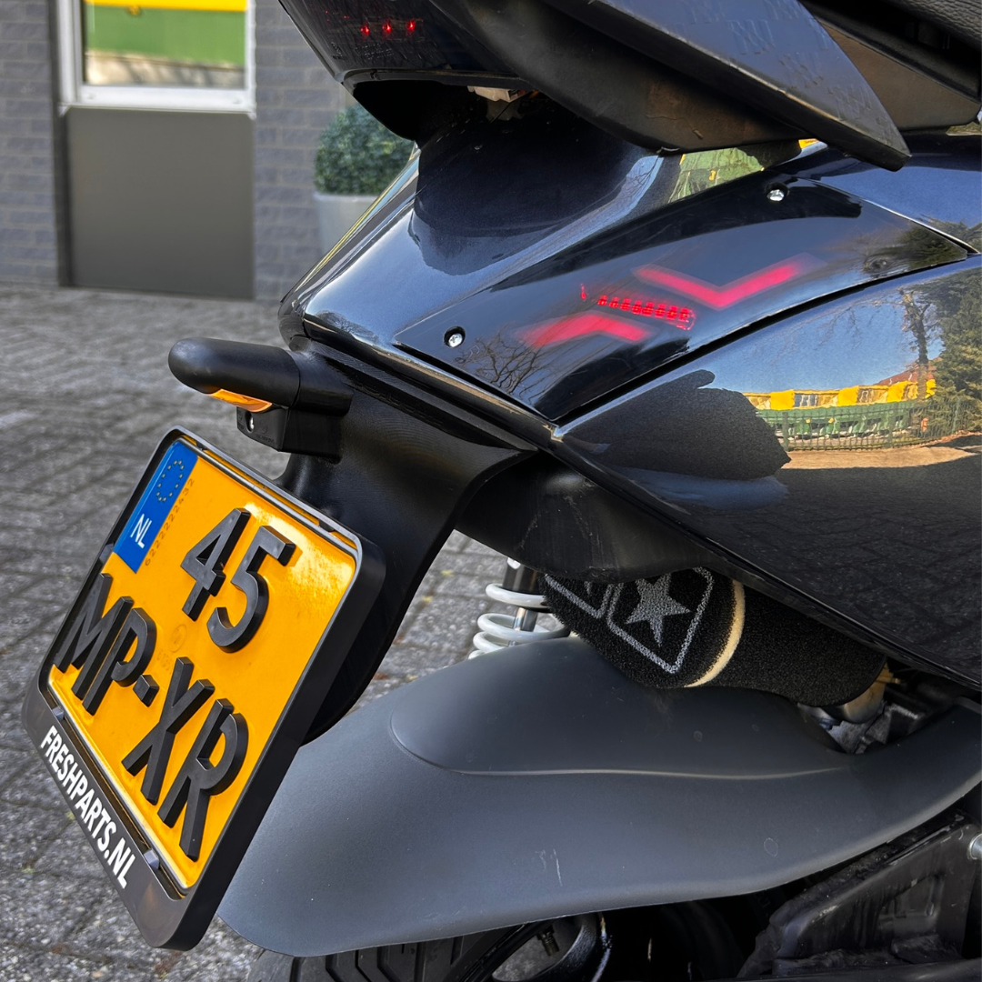 Fender posteriore 3D con illuminazione corta Piaggio Zip Collegamento