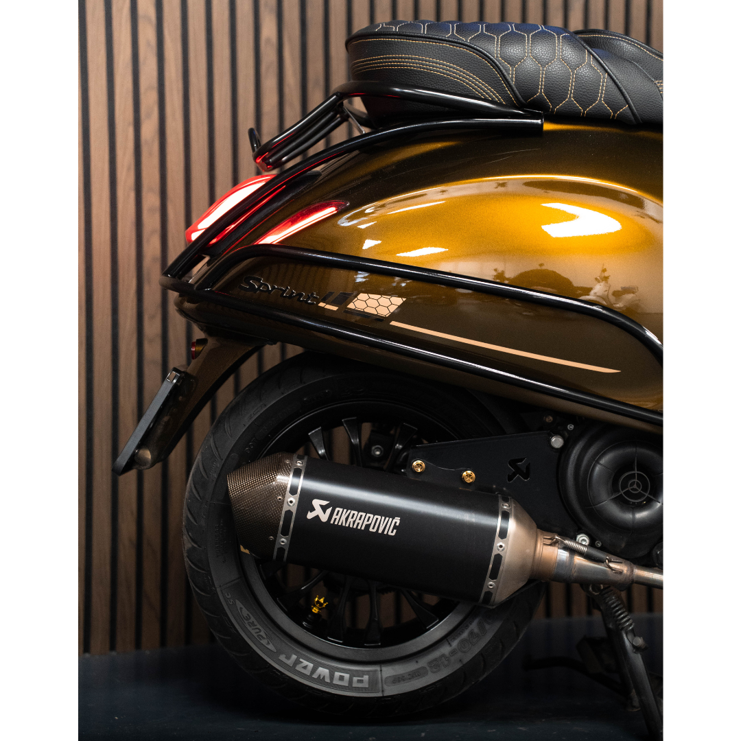 Akrapovic Auspuff + Krümmer Piaggio / Vespa 4 Takt 2V
